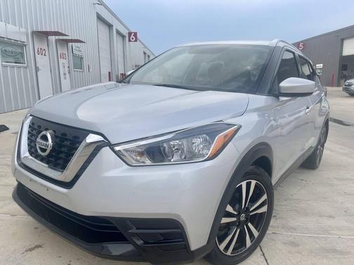 Silver 2019 Nissan Kicks SV