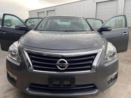 Gray 2014 Nissan Altima 2.5 SV