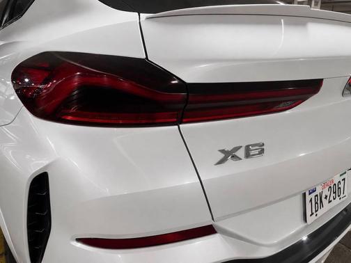 White 2023 BMW X6 xDrive40i