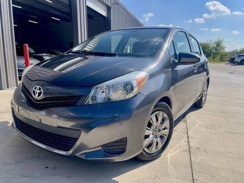 2012 Toyota Yaris LE