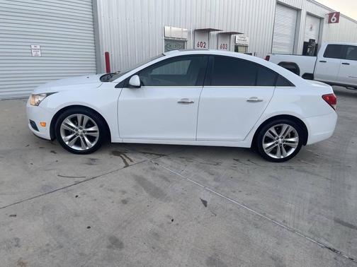 White 2014 Chevrolet Cruze LTZ