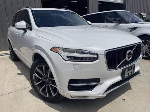 White 2016 Volvo XC90 T6 Momentum