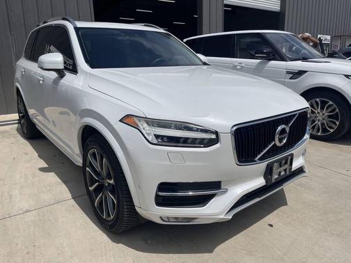 White 2016 Volvo XC90 T6 Momentum