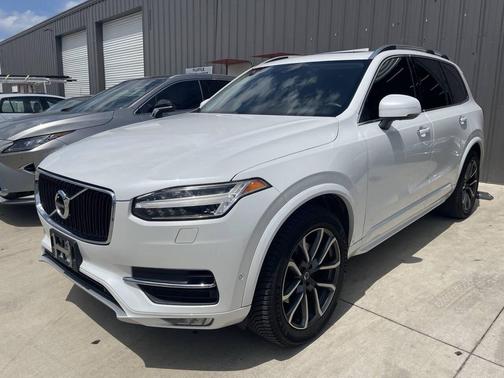 White 2016 Volvo XC90 T6 Momentum