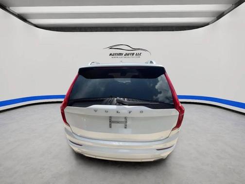 White 2016 Volvo XC90 T6 Momentum