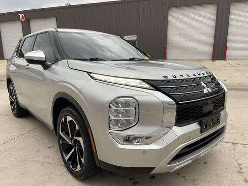 2022 Mitsubishi Outlander SE