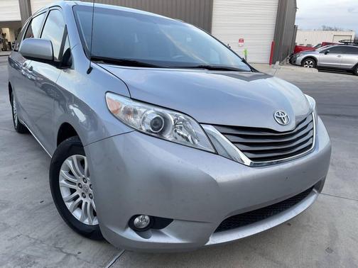 2013 Toyota Sienna XLE
