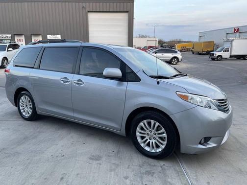 2013 Toyota Sienna XLE