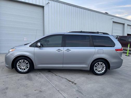2013 Toyota Sienna XLE