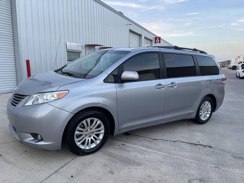 2013 Toyota Sienna XLE
