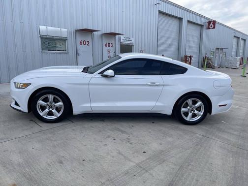 White 2015 Ford Mustang EcoBoost Premium