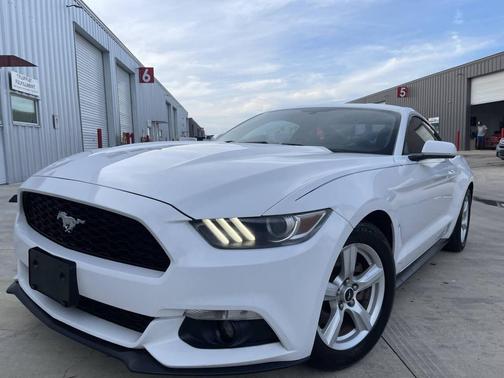 White 2015 Ford Mustang EcoBoost Premium