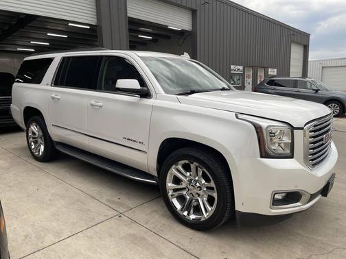 White 2017 GMC Yukon XL SLT