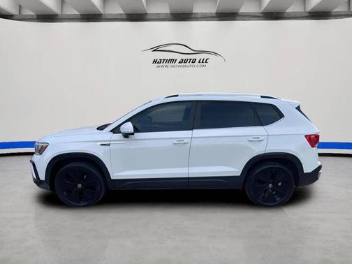 White 2022 Volkswagen Taos 1.5T SE