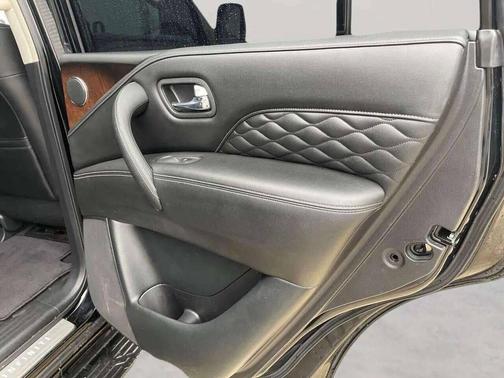 Black 2019 INFINITI QX80 Luxe