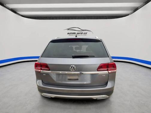 Gray 2018 Volkswagen Atlas 2.0T SE w/Technology