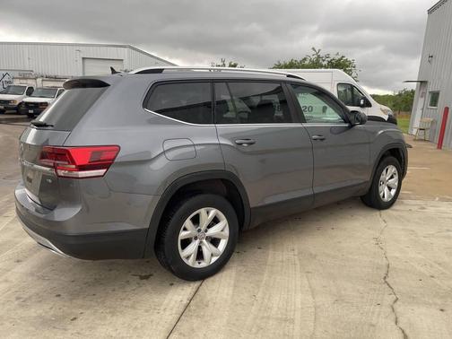 Gray 2018 Volkswagen Atlas 2.0T SE w/Technology