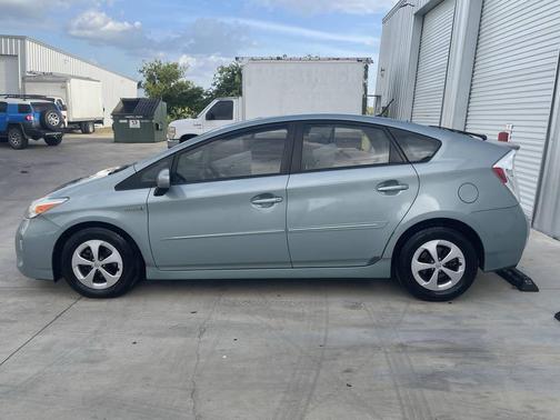 Green 2015 Toyota Prius Two