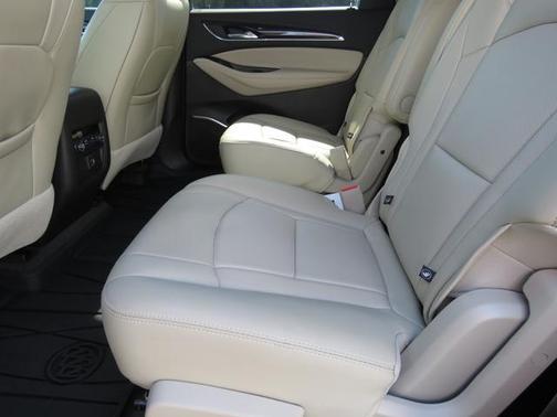 Photo 3 of 14 of 2020 Buick Enclave Essence