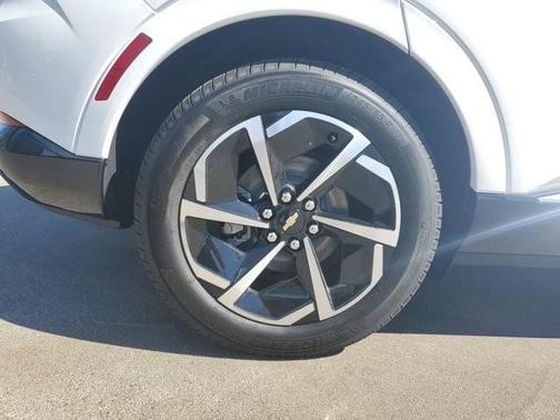 2025 Chevrolet Equinox EV LT 2