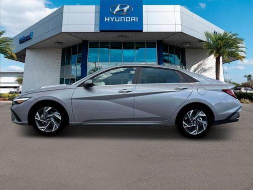 2025 Hyundai ELANTRA SEL