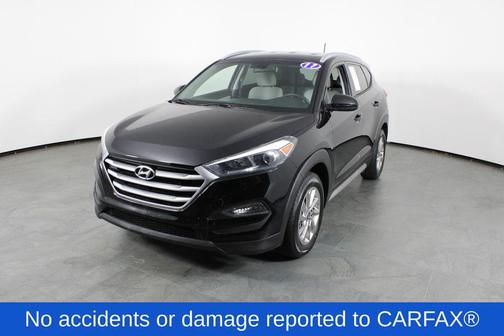 Black Noir Pearl 2017 Hyundai TUCSON SE
