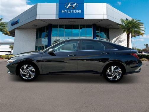 2025 Hyundai ELANTRA SEL