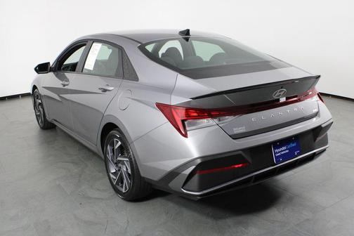 2025 Hyundai ELANTRA HEV SEL Sport