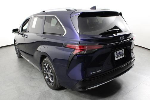 2025 Toyota Sienna Platinum