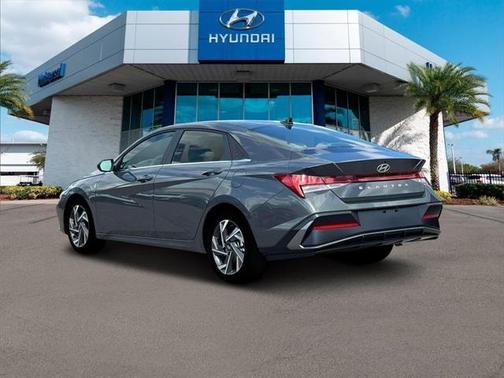 2025 Hyundai ELANTRA SEL