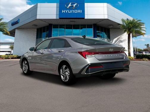 2025 Hyundai ELANTRA SEL
