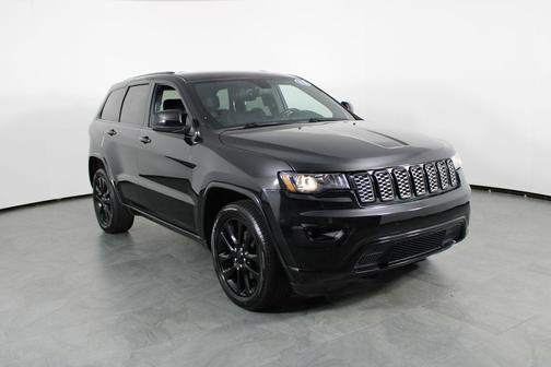 Diamond Black Crystal Pearlcoat 2018 Jeep Grand Cherokee Altitude