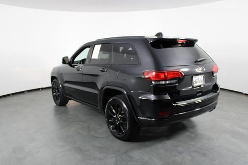 Diamond Black Crystal Pearlcoat 2018 Jeep Grand Cherokee Altitude