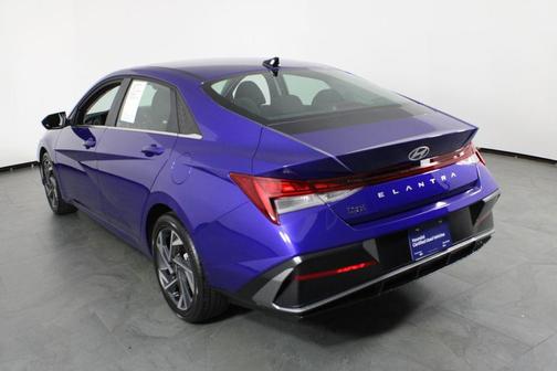 2025 Hyundai ELANTRA SEL