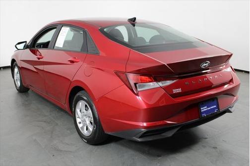 2023 Hyundai ELANTRA SE