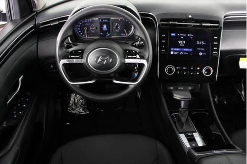 2023 Hyundai TUCSON SE