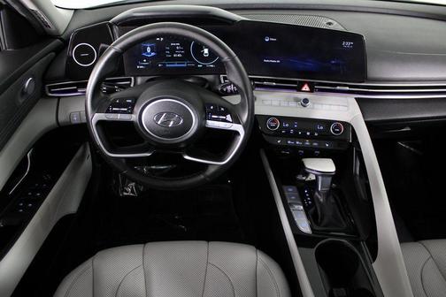 2022 Hyundai ELANTRA Limited