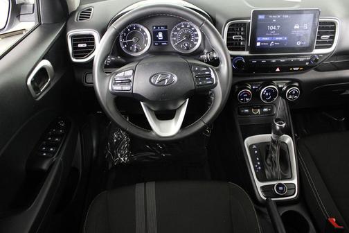 2022 Hyundai VENUE SEL