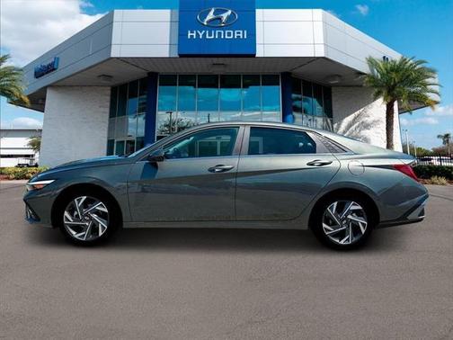 2025 Hyundai ELANTRA Limited