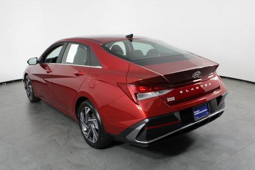 2025 Hyundai ELANTRA SEL