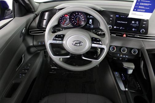 2023 Hyundai ELANTRA SE