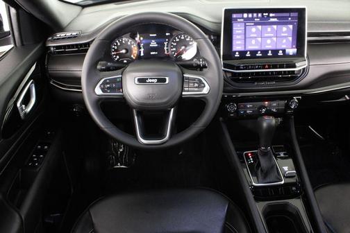 Diamond Black Crystal Pearlcoat 2023 Jeep Compass Latitude