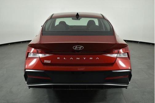 2025 Hyundai ELANTRA SEL