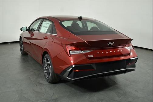 2025 Hyundai ELANTRA SEL