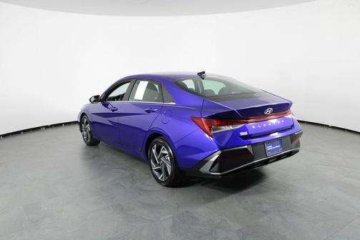 2025 Hyundai ELANTRA SEL