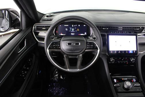 Baltic Gray Metallic Clearcoat 2023 Jeep Grand Cherokee L Overland