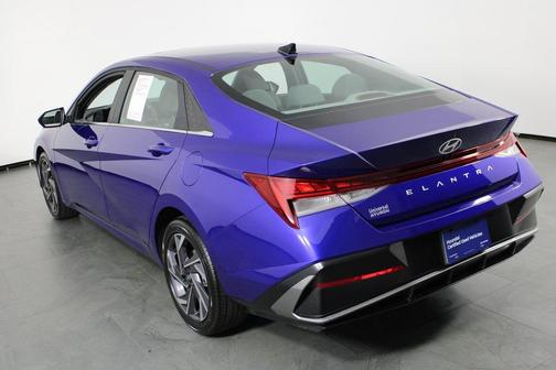2025 Hyundai ELANTRA SEL