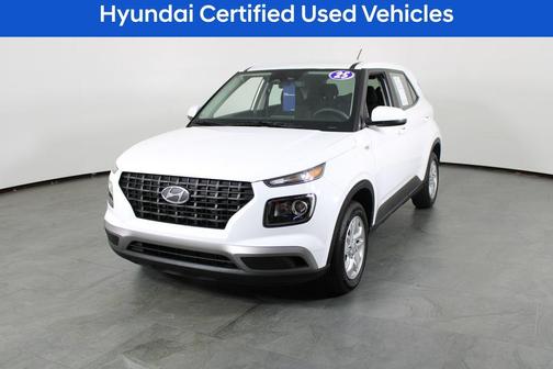 Lunar White 2025 Hyundai VENUE SE