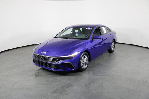2024 Hyundai ELANTRA SE