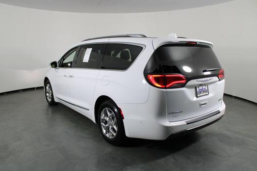 Bright White Clearcoat 2017 Chrysler Pacifica Limited